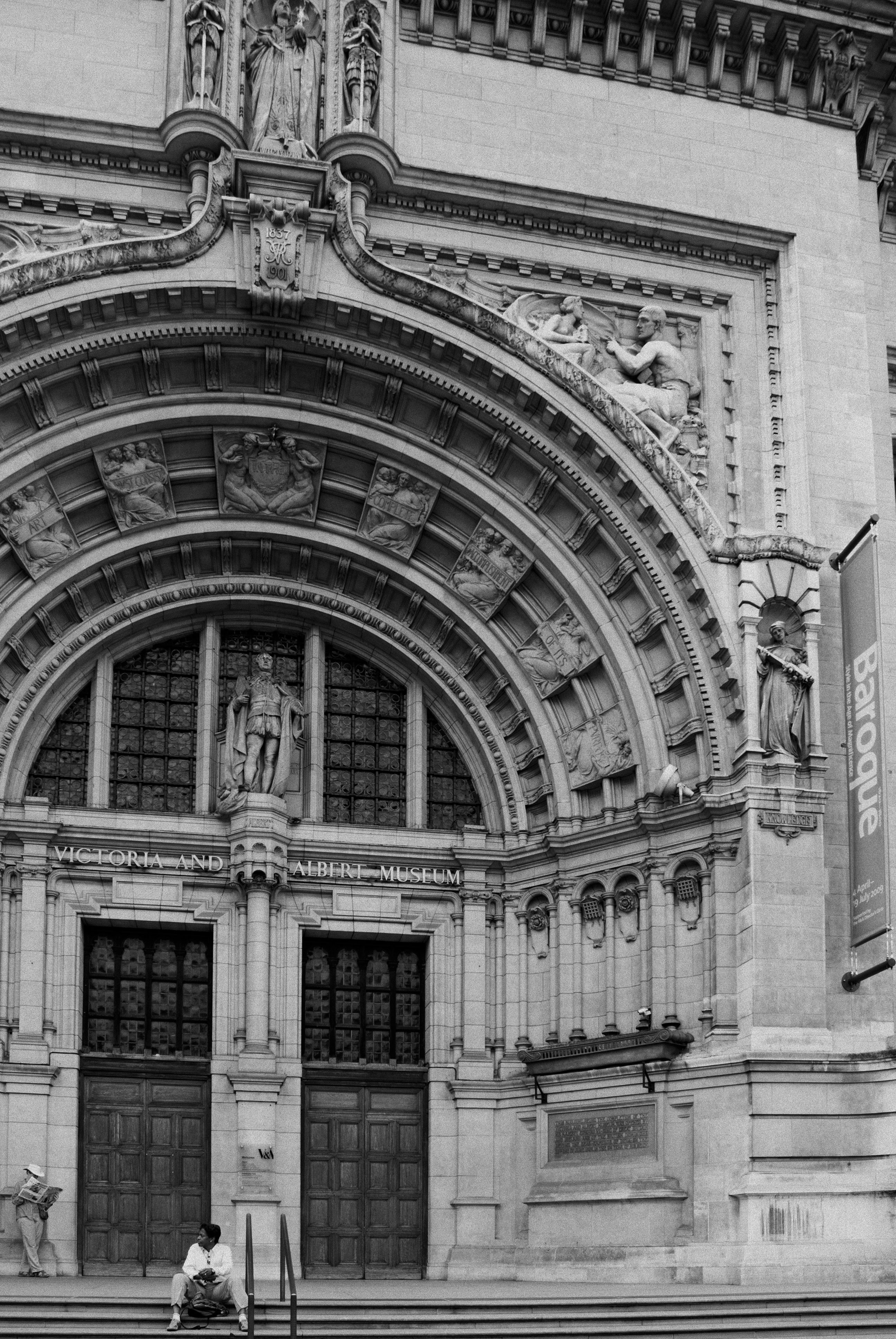 V&A