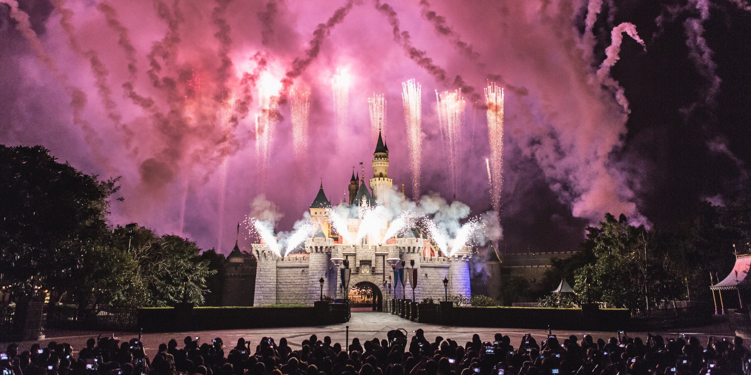 What Can Sports Learn from Theme Parks?